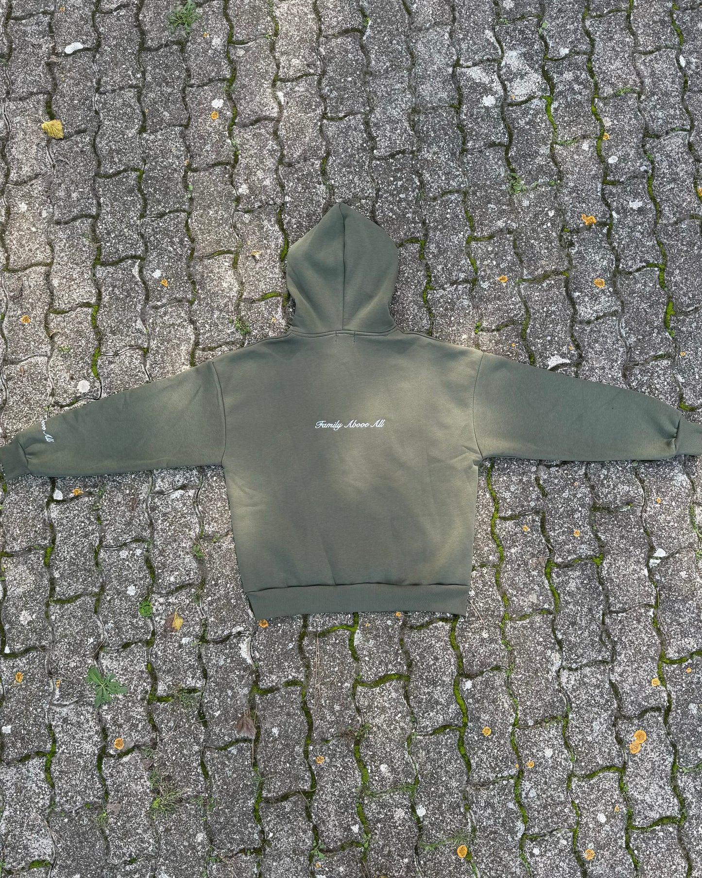Zip-Hoodie “Family Above All” - Verde bosco