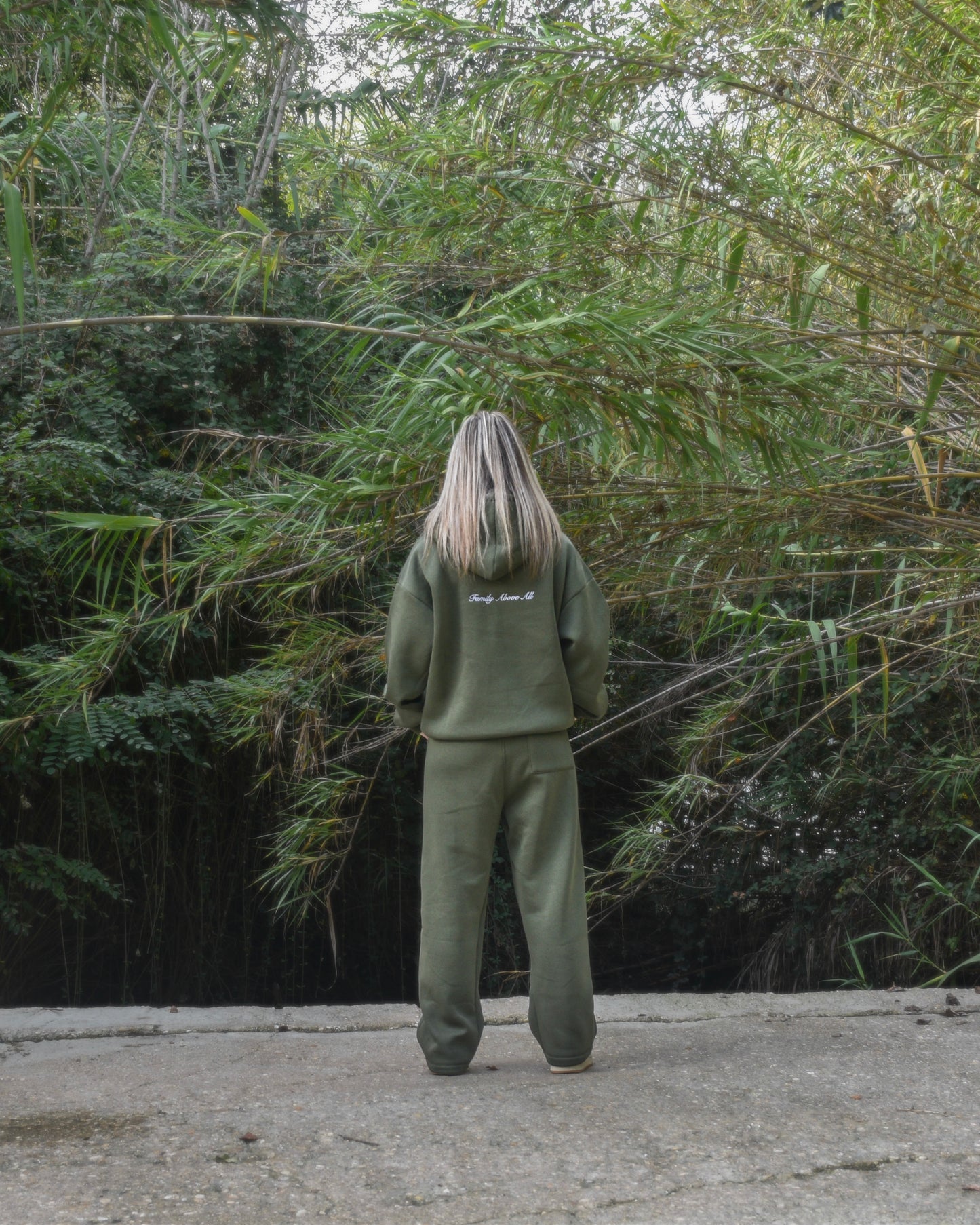Zip-Hoodie “Family Above All” - Verde bosco