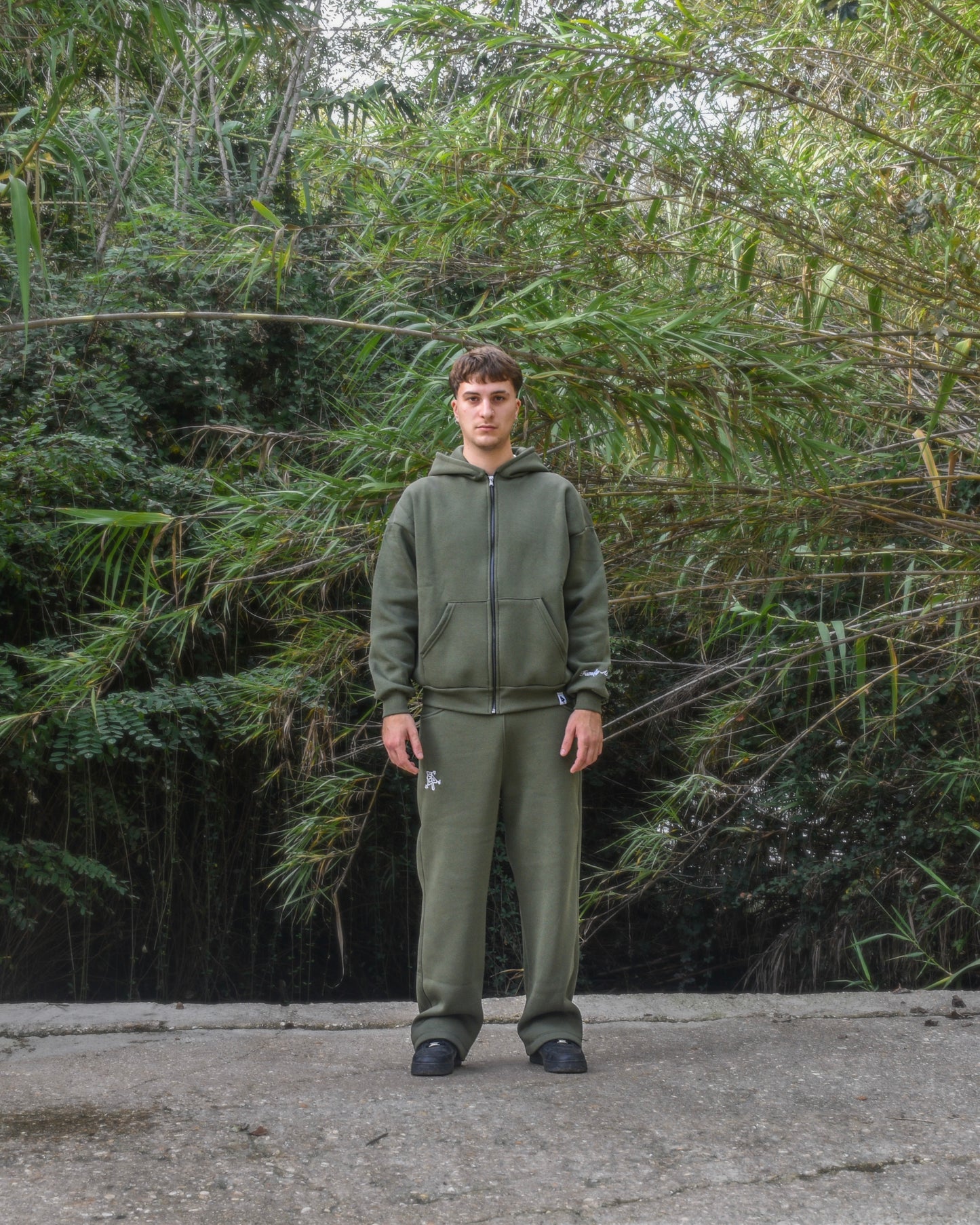 Zip-Hoodie “Family Above All” - Verde bosco