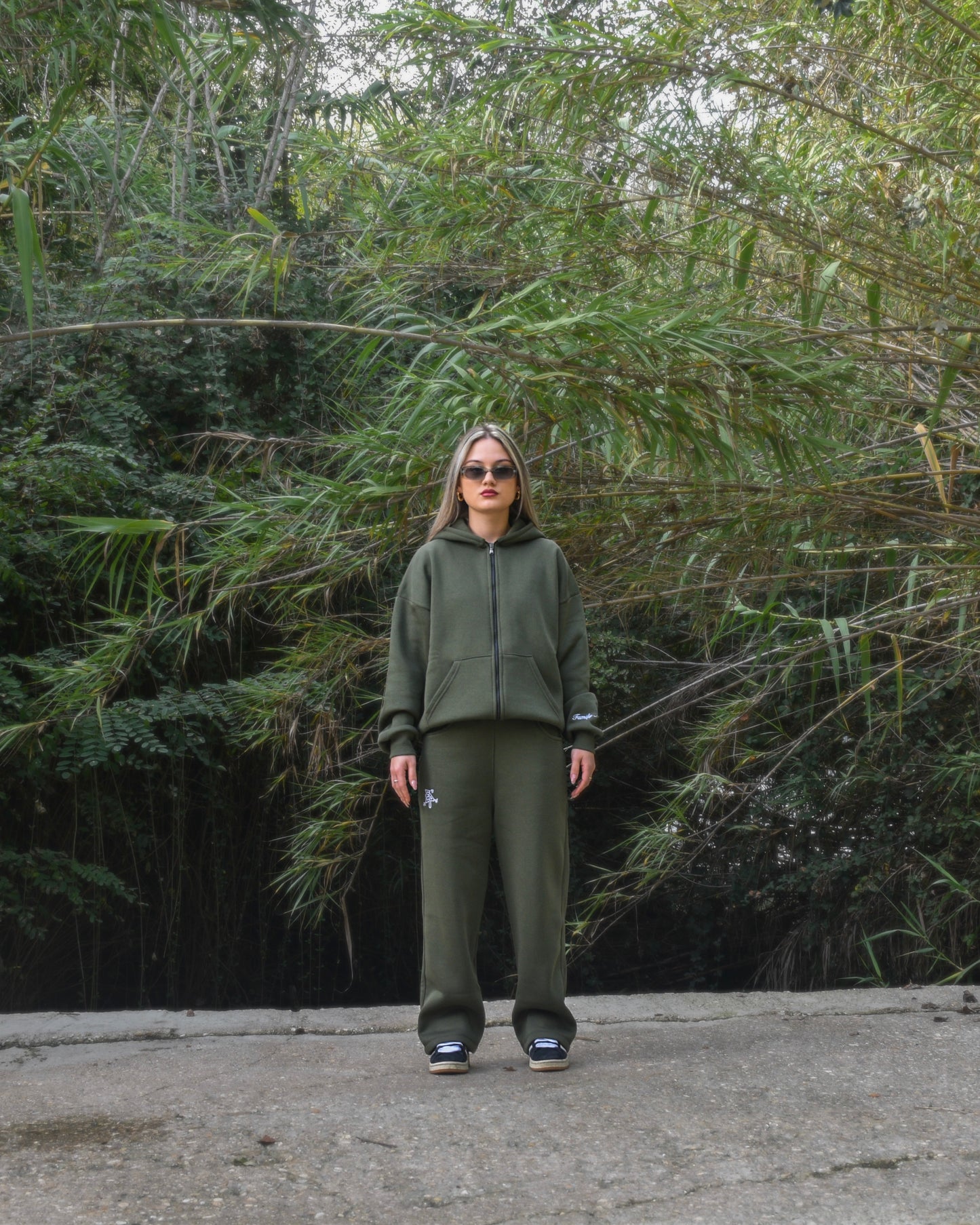 Zip-Hoodie “Family Above All” - Verde bosco