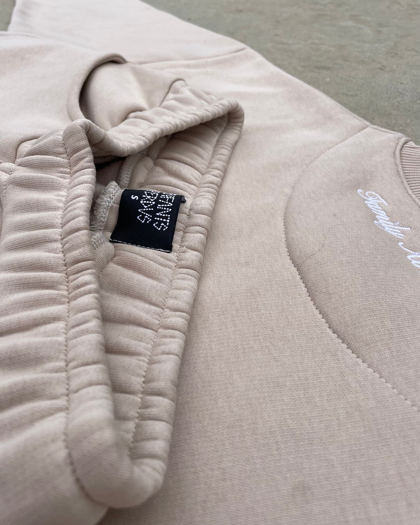 Swaetpants “EP” con fondo largo - Beige