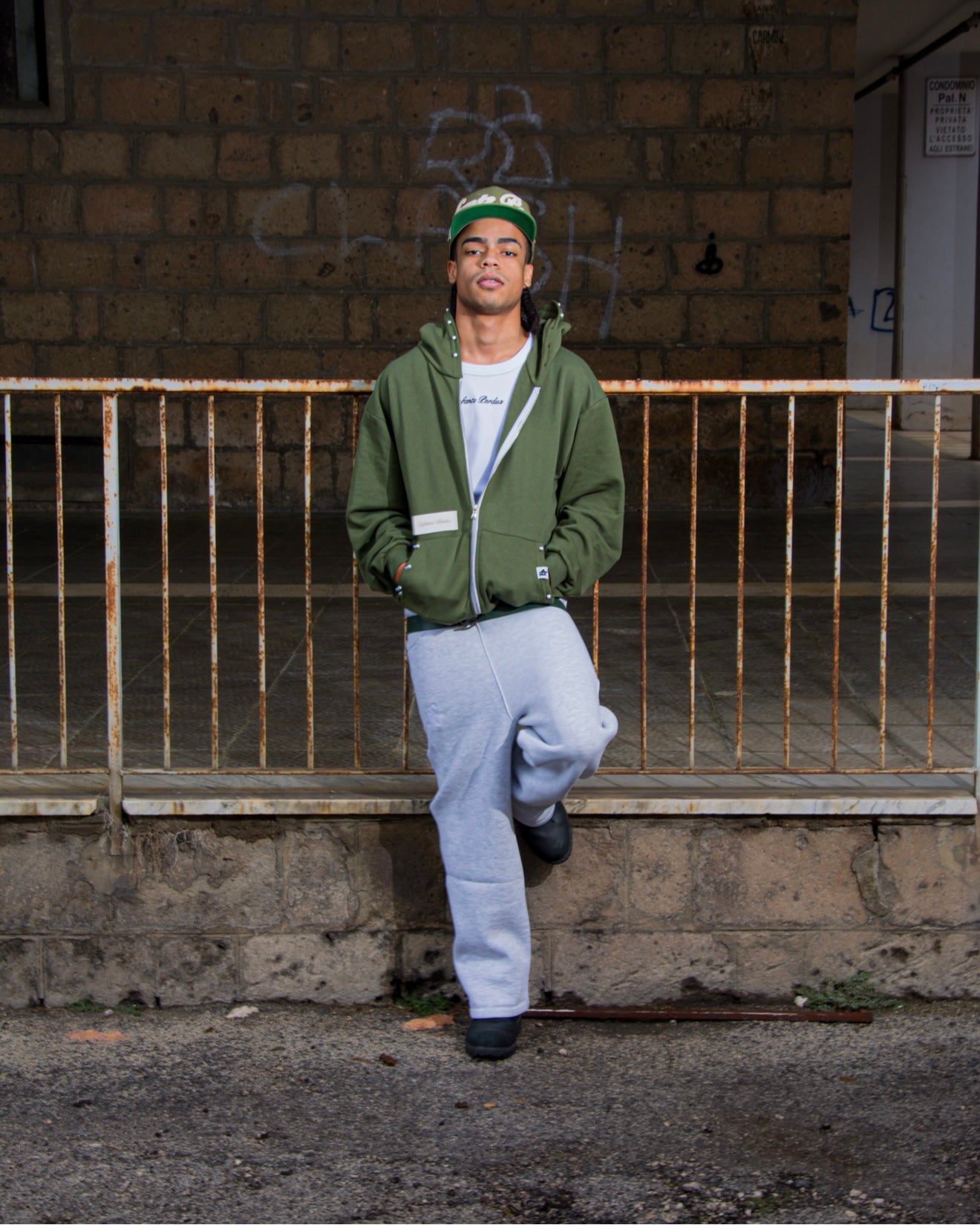 Zip-Hoodie “Leather and Pearls” - Verde Bosco