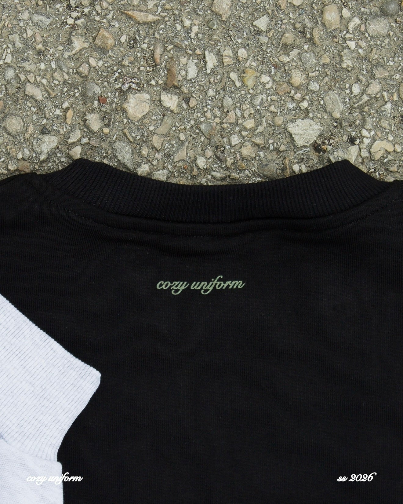 Tracksuit “cozy uniform” - Nero e tartan verde oliva